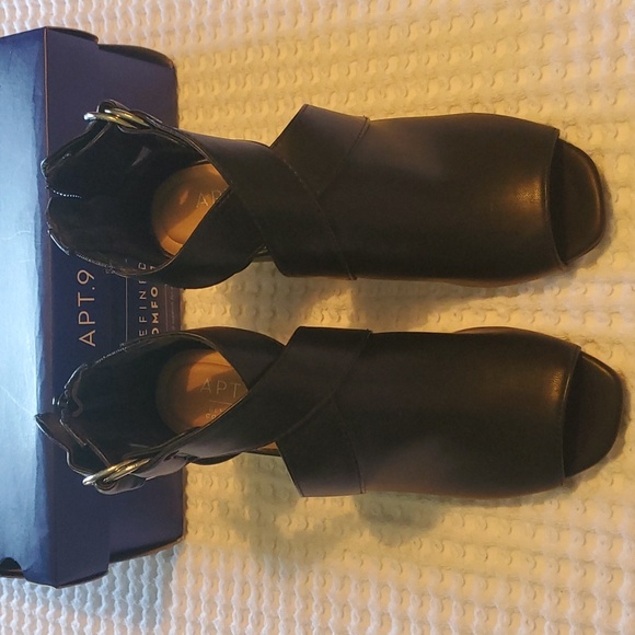 NIB Open Toe Booties - Picture 2 of 12